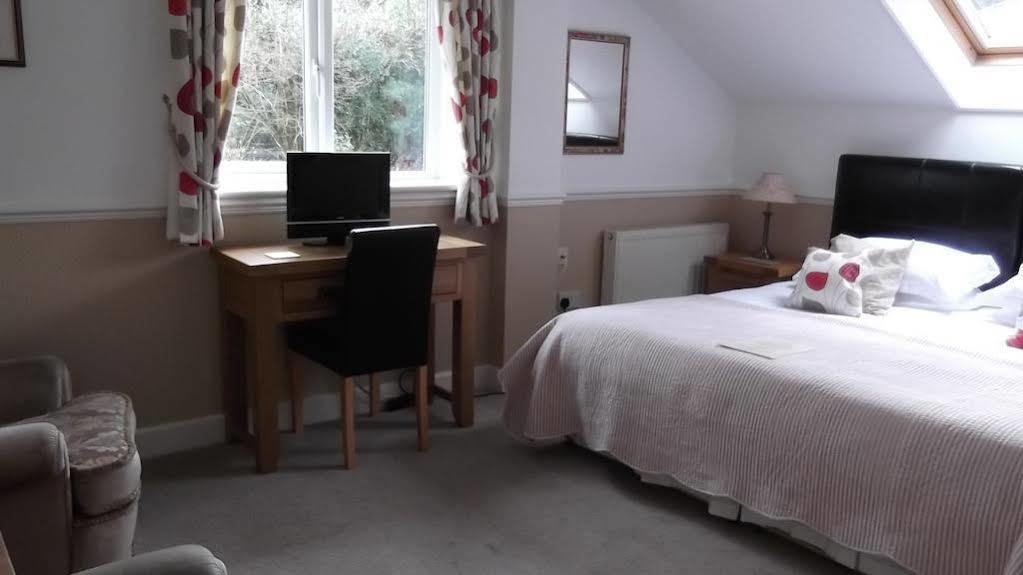 Lyndhurst Guest House อัลเวอร์สตัน ภายนอก รูปภาพ