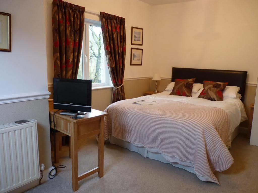 Lyndhurst Guest House อัลเวอร์สตัน ภายนอก รูปภาพ