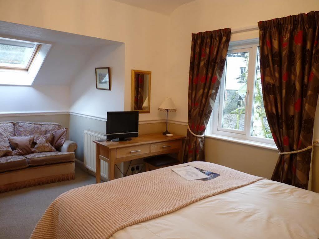 Lyndhurst Guest House อัลเวอร์สตัน ภายนอก รูปภาพ