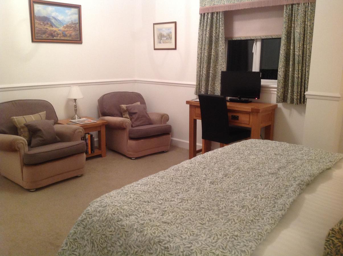 Lyndhurst Guest House อัลเวอร์สตัน ภายนอก รูปภาพ
