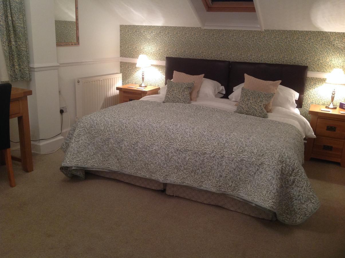 Lyndhurst Guest House อัลเวอร์สตัน ภายนอก รูปภาพ