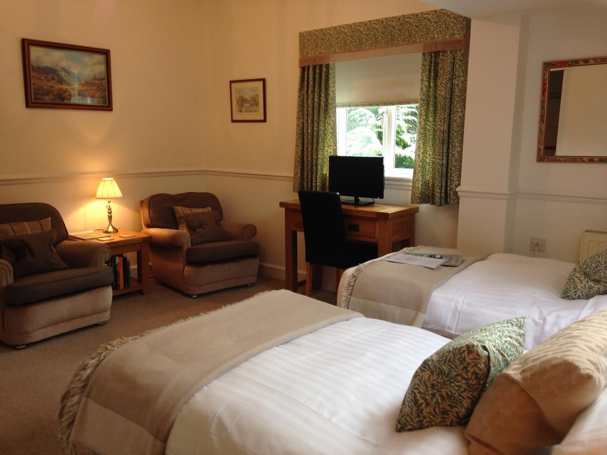 Lyndhurst Guest House อัลเวอร์สตัน ภายนอก รูปภาพ