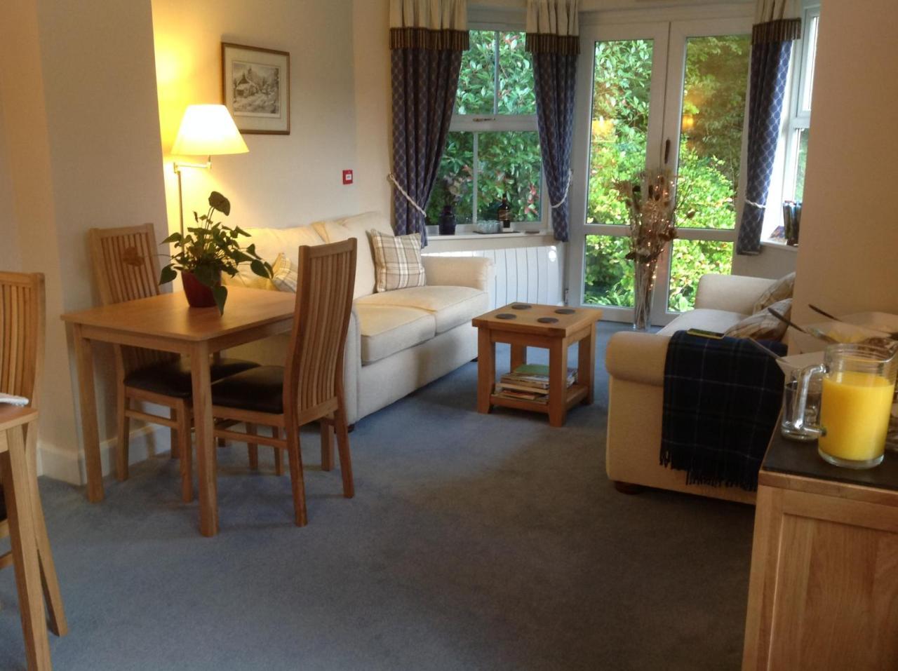 Lyndhurst Guest House อัลเวอร์สตัน ภายนอก รูปภาพ