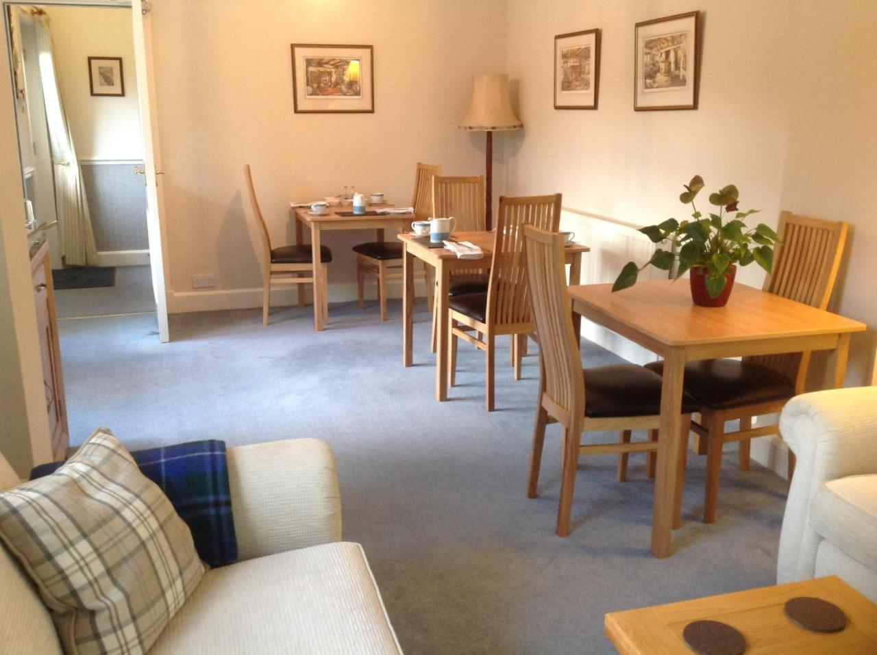 Lyndhurst Guest House อัลเวอร์สตัน ภายนอก รูปภาพ